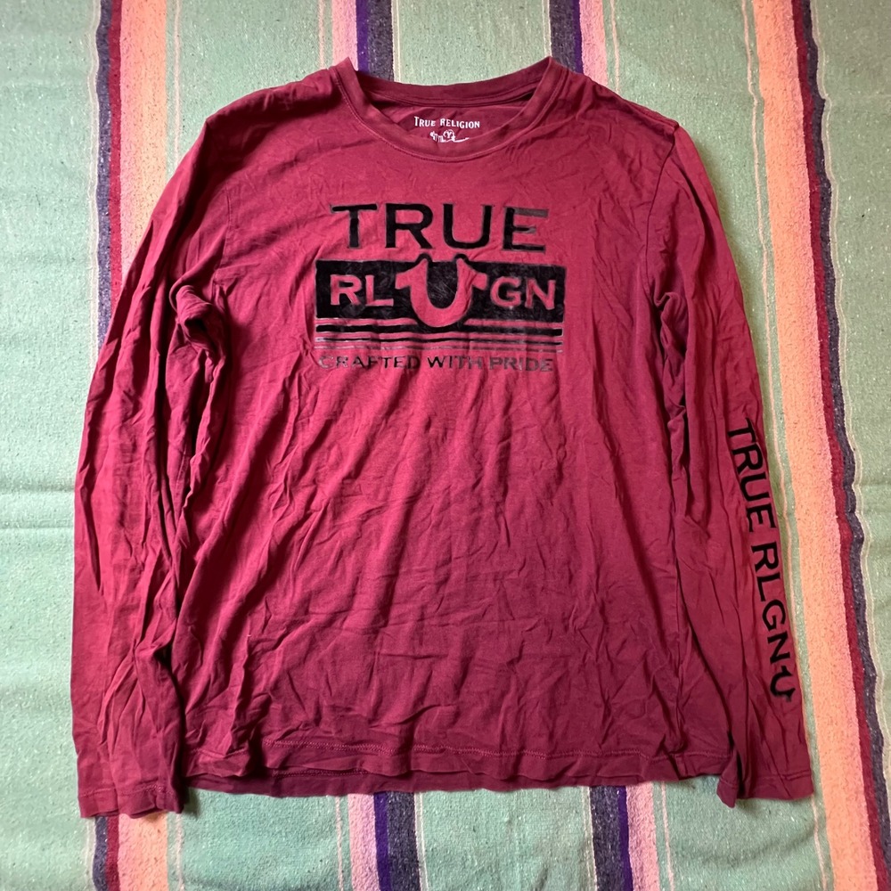 True Religion Graphic Tee Mens Large Burgundy Long Sleeve Flocked Logo Shirt